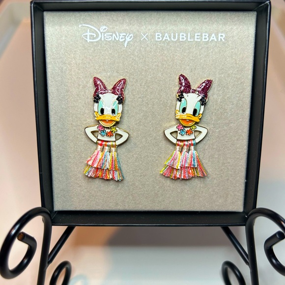 Disney Baublebar Daisy Duck Earrings Hula Skirt Hawaiian New Christmas 🎄🎁 - Picture 1 of 6